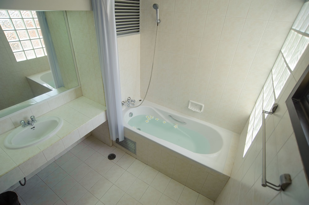 Superior Room, 1 King Bed photo 2