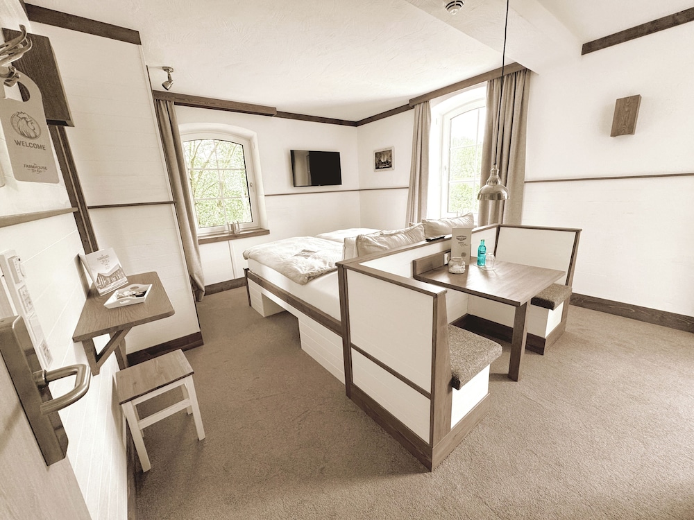 Studio, Kitchenette