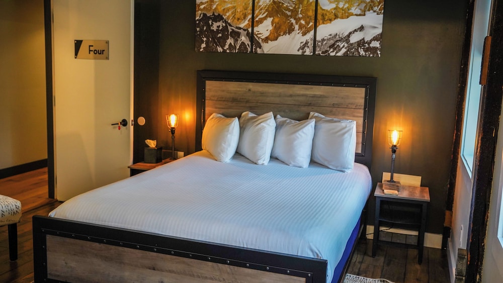 Room (The Berkshire Room)