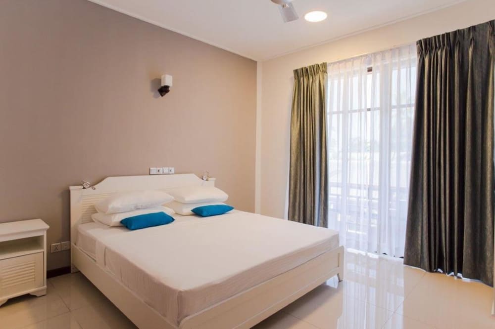 Deluxe Double Room, 1 King Bed, City View photo 2