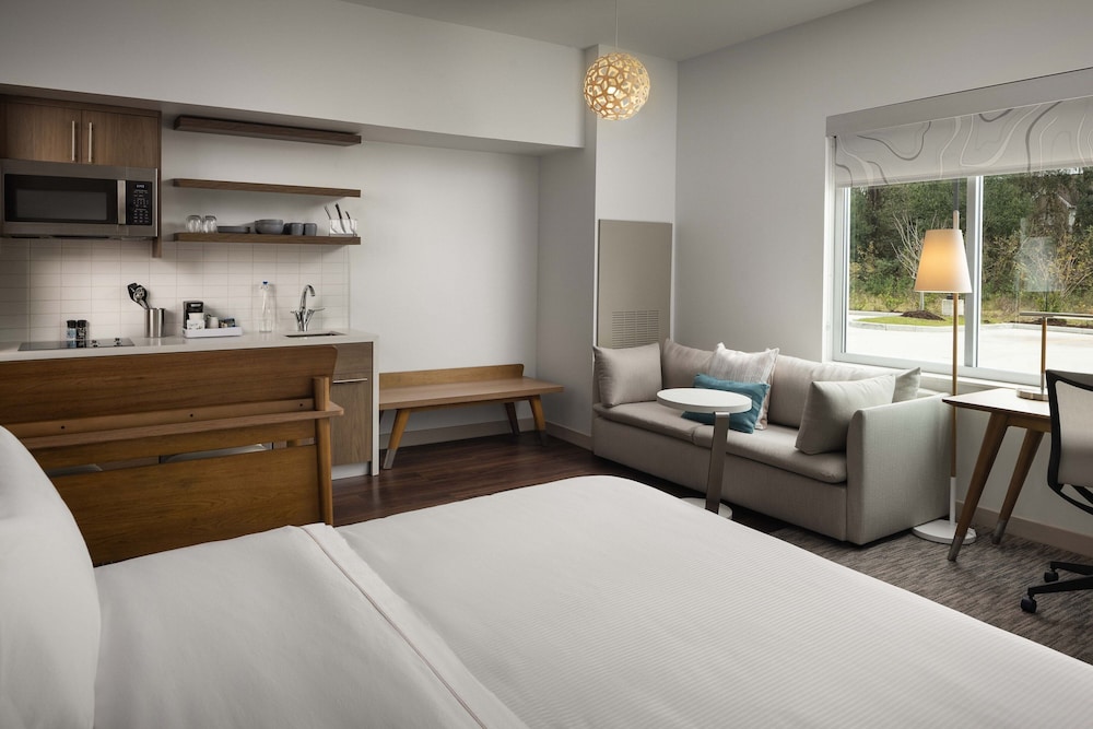 Studio, 1 Queen Bed with Sofa bed - Photo 2