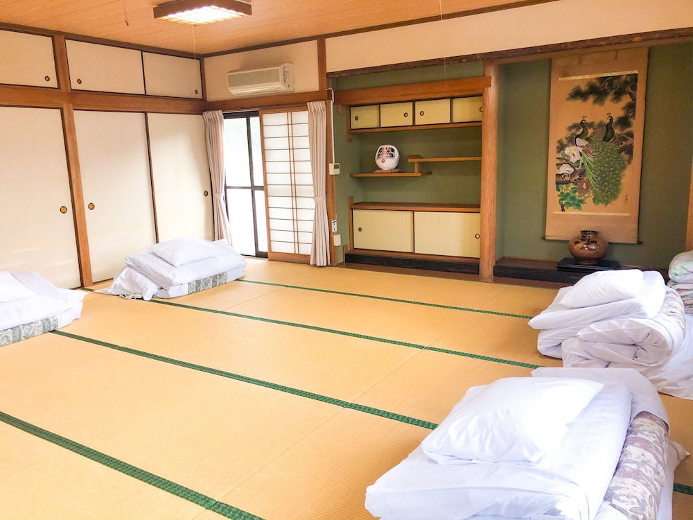 Japanese Style Room, Smoking photo 3