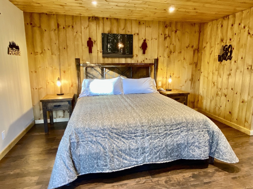 New Rustic Studio Cabin