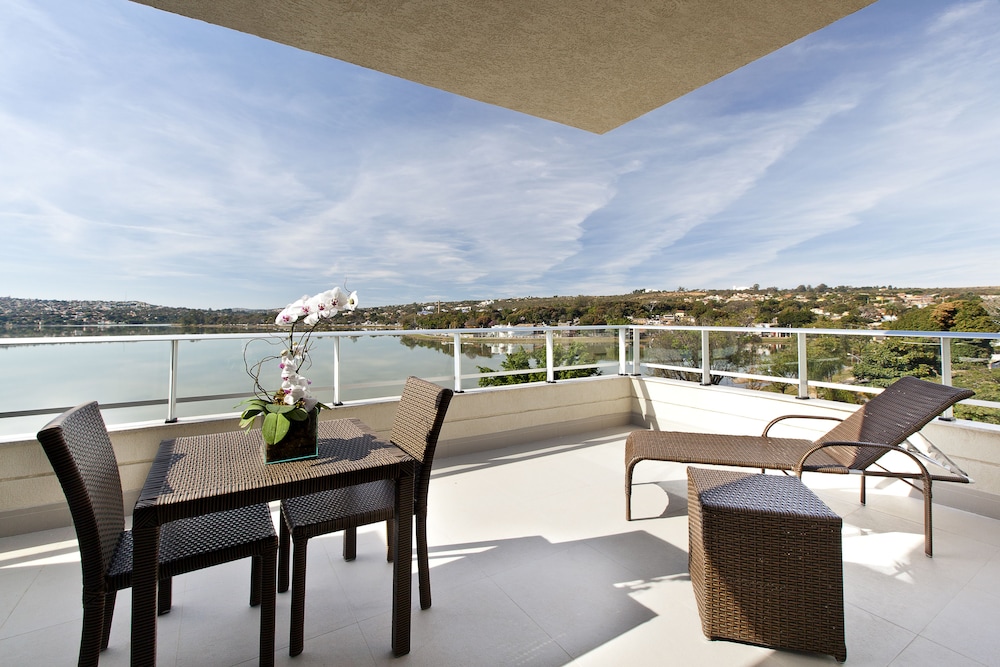 Deluxe Suite, Lake View
