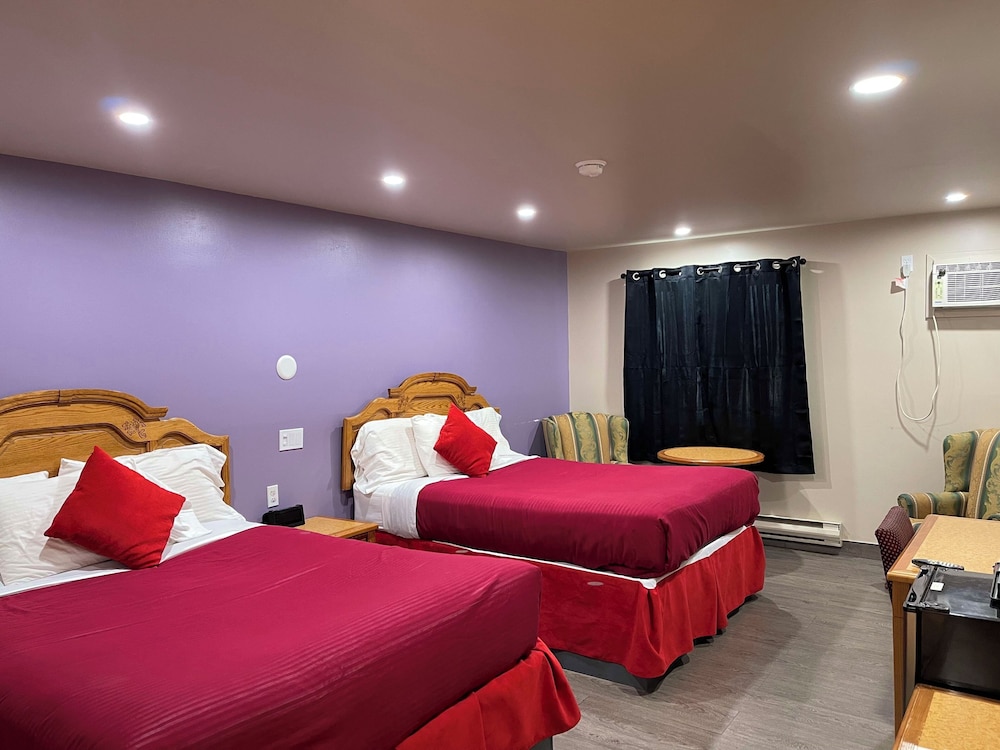 Room, 2 Queen Beds, Non Smoking - Photo 1