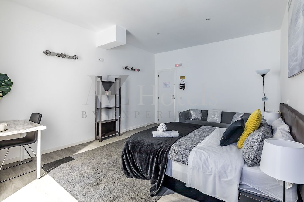Deluxe Double Room, Private Bathroom photo 2