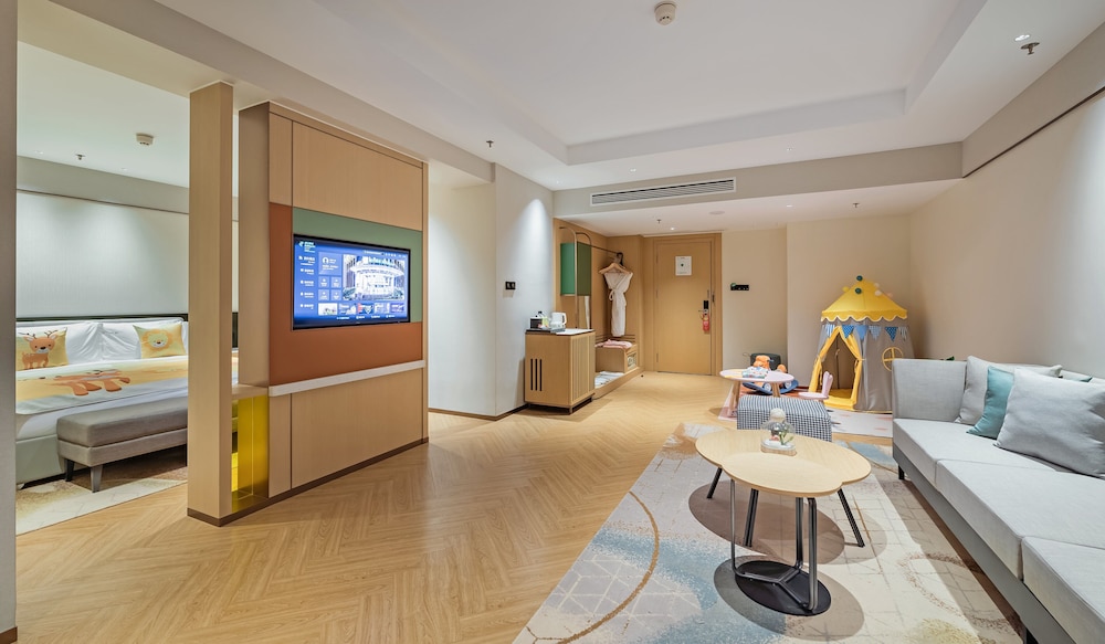 Suite, 1 King Bed (Kids Theme) - Photo 4