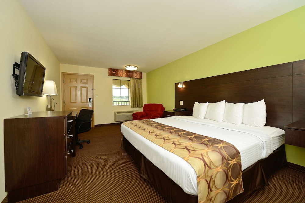 Room, 1 King Bed, Smoking - Photo 1