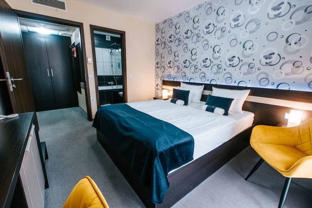 Standard Double or Twin Room (Single use) photo 2