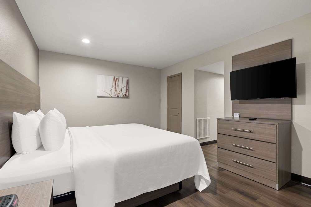 Suite, 1 King Bed with Sofa bed, Non Smoking - Photo 2