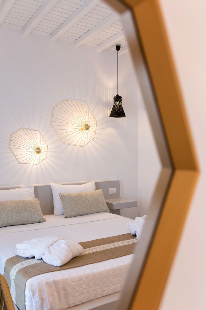 Deluxe Suite, Sea View photo 2