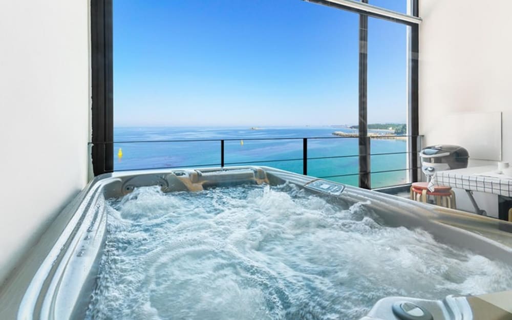 Room (LUXURY (Spa Duplex)) - Photo 5
