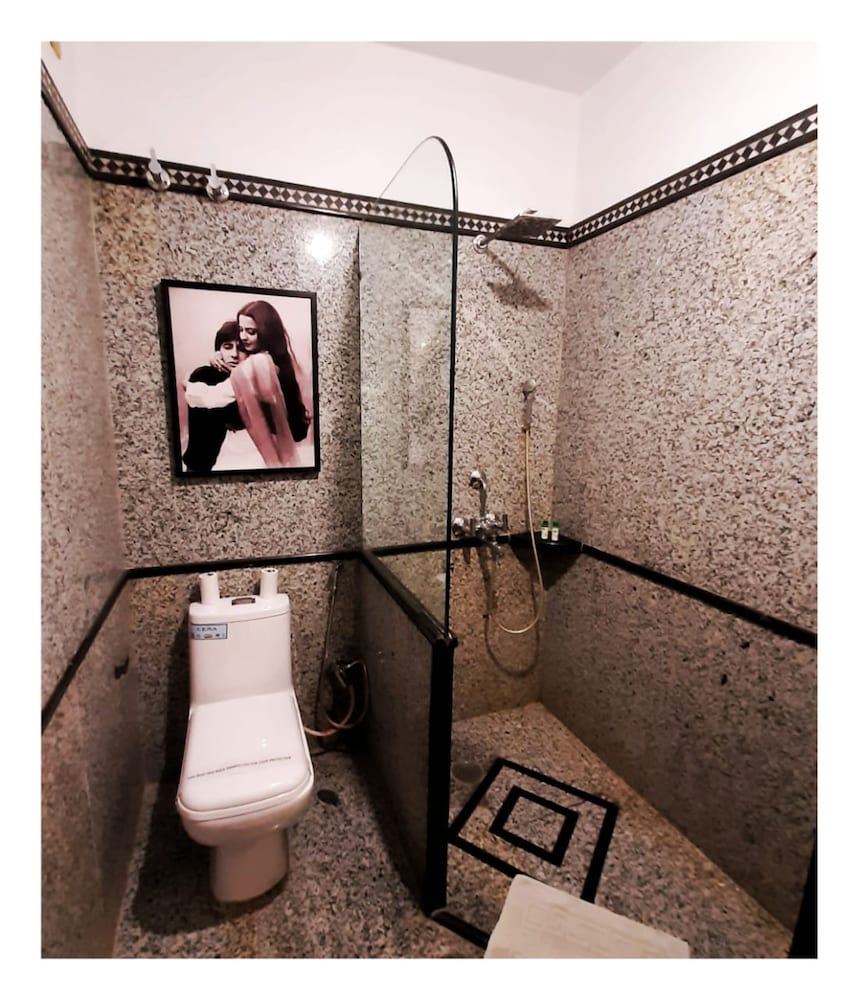 Standard Single Room, 1 Queen Bed photo 2