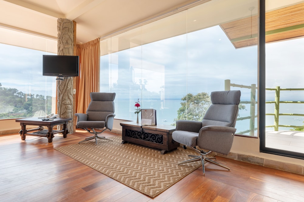 Vista Suite with Panoramic Ocean View - Photo 14