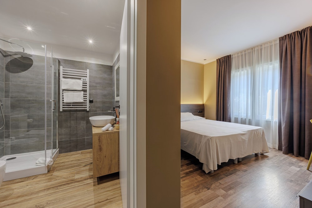 Panoramic Suite, Terrace, Lake View photo 2