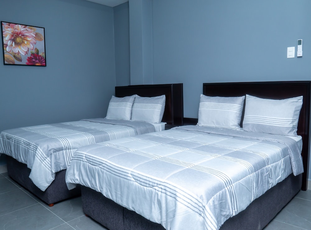 Deluxe Suite, Multiple Beds, Kitchenette, Courtyard View