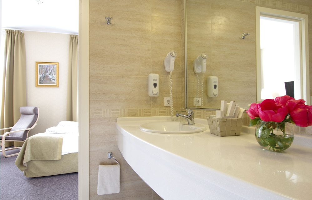 Suite, 1 King Bed photo 3