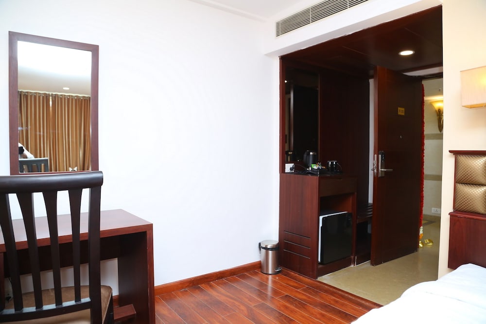 Executive Twin Room - Photo 8