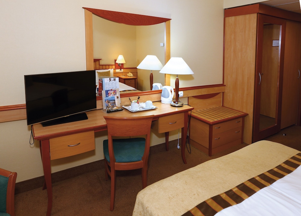 Standard Double Room, City View