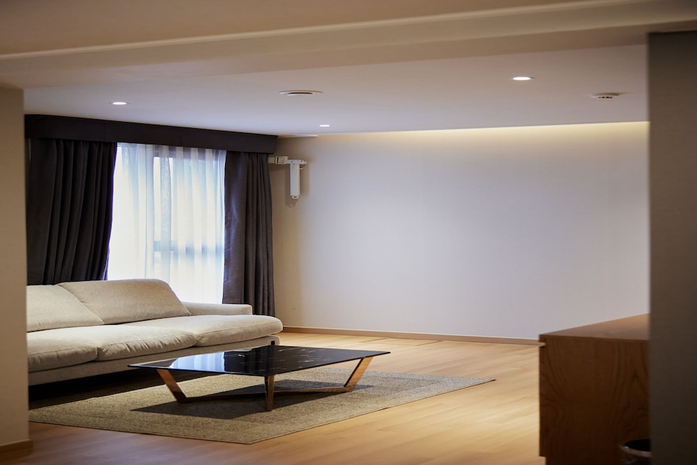 Premium Suite - Photo 8