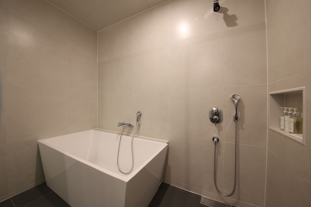 Deluxe Double Room - Photo 13