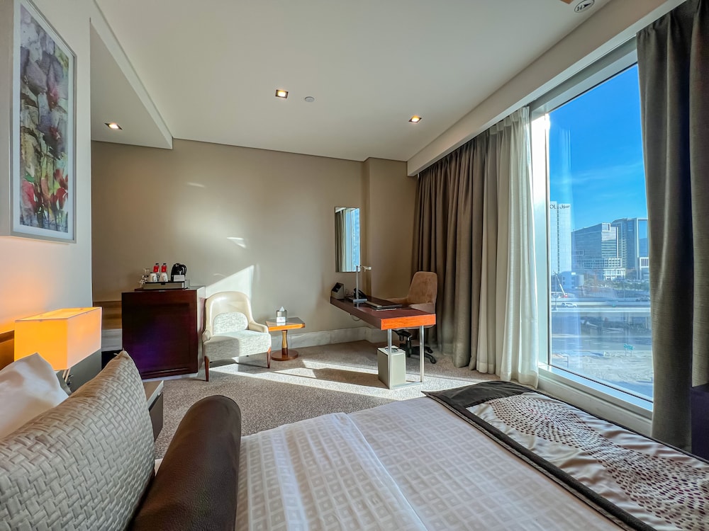 Superior Room, 1 King Bed, City View