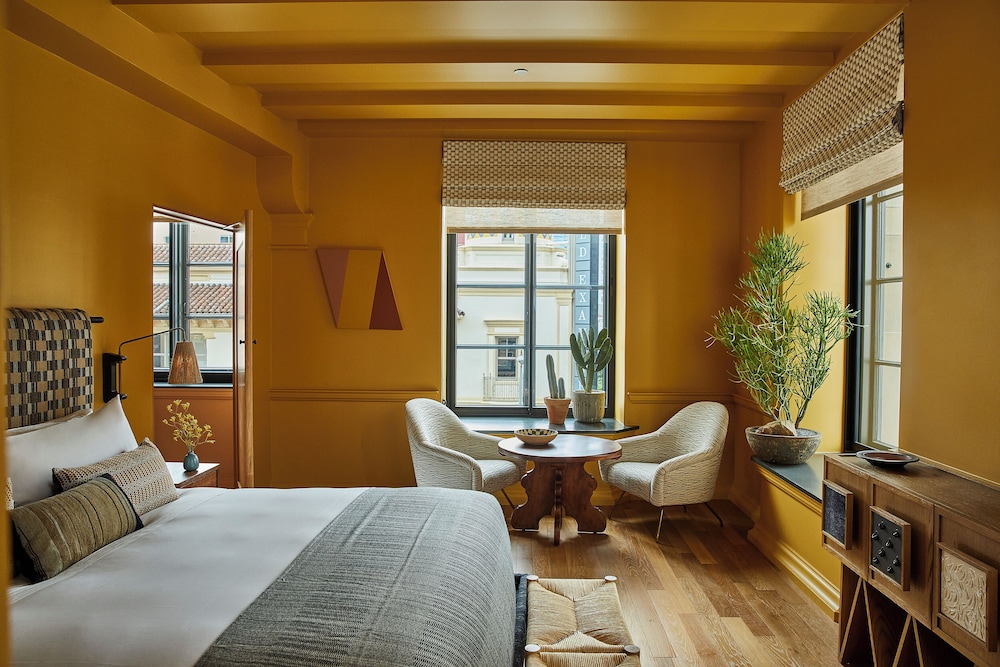 Suite, 1 Double Bed, City View, Corner