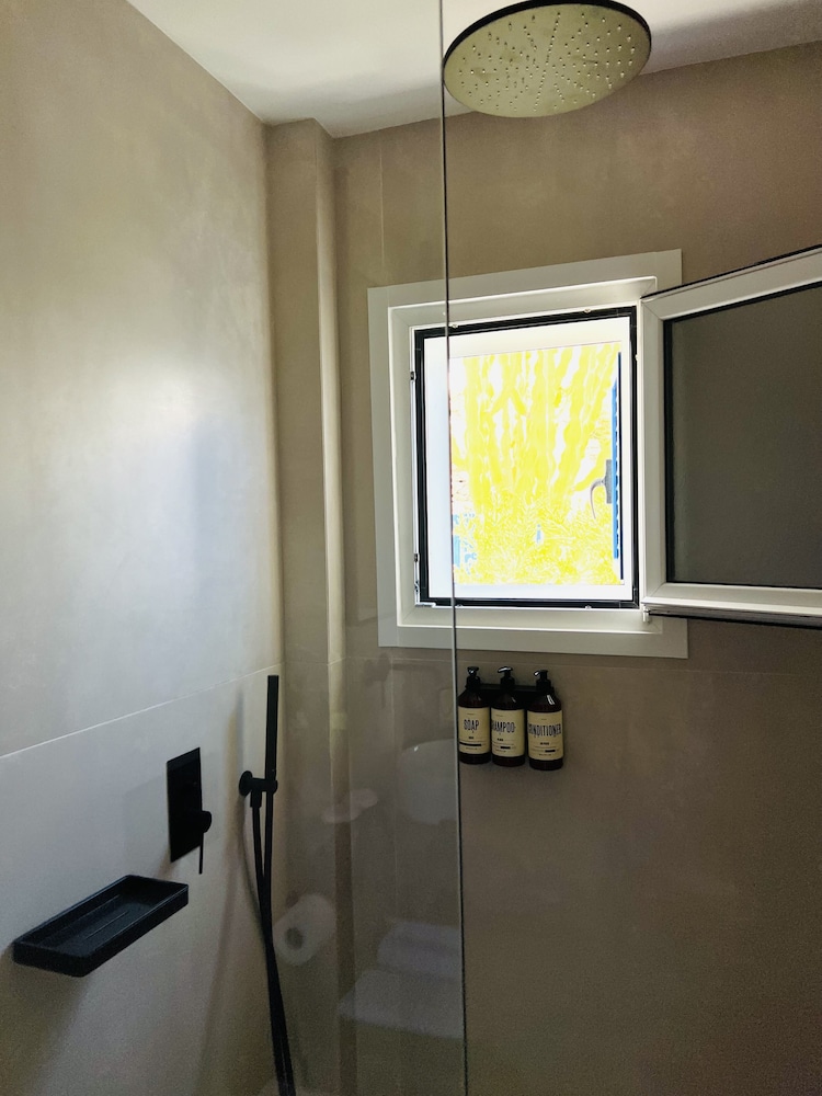 Deluxe Suite, Sea View - Photo 15