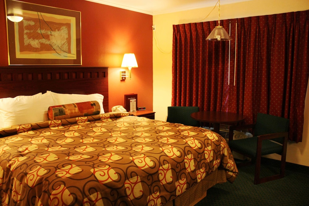 Standard Room, 1 King Bed, Smoking photo 1