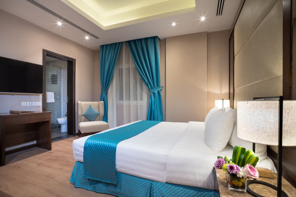 Junior Suite, 1 King Bed - Photo 5