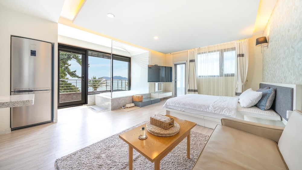 Basic Room, 1 Bedroom (Room 201(spa,with pet))
