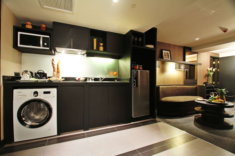 Family Suite, 1 King Bed, Kitchenette, City View photo 1