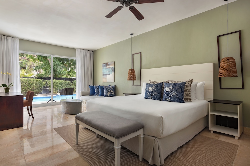Sun Club Jr. Suite Pool Access- Adults Only King