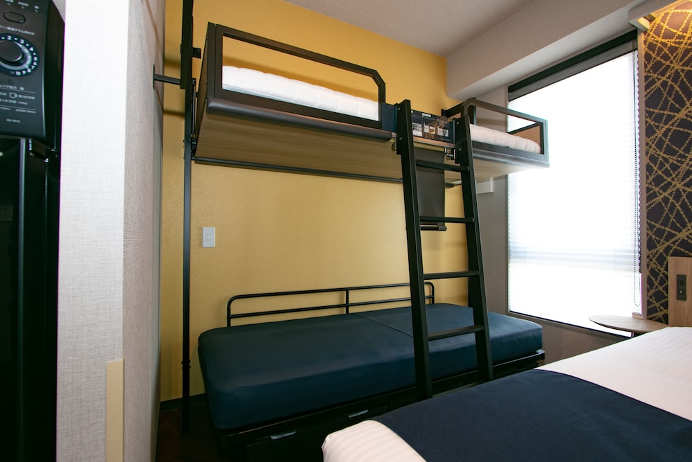 Family Quadruple Room, Multiple Beds, Non Smoking, Kitchen photo 2
