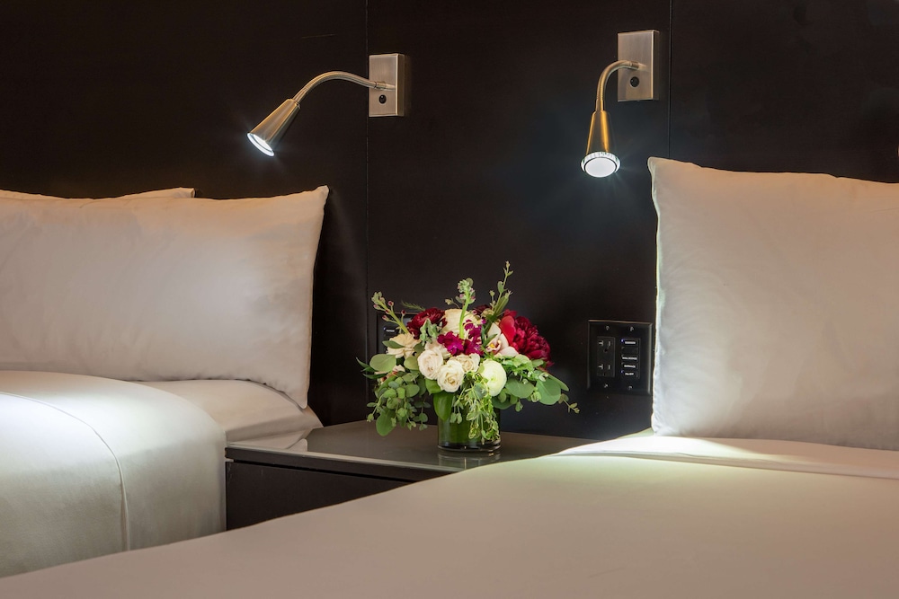 Room, 2 Double Beds, Accessible - Photo 2
