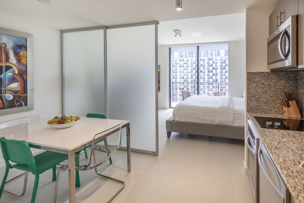 Superior Studio Suite, 1 Queen Bed, City View (Grand Mini Suite City View) photo 1