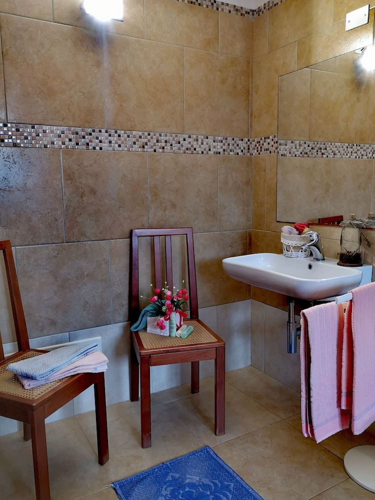 Double Room, Shared Bathroom (Tripla) photo 2