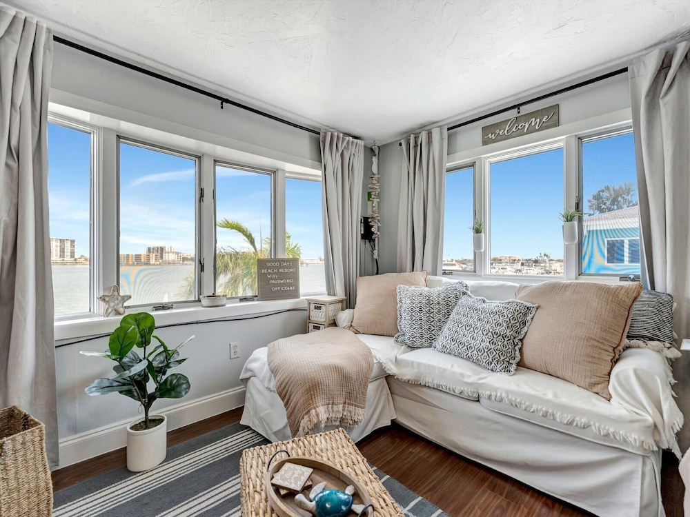 Luxury Studio Suite photo 1