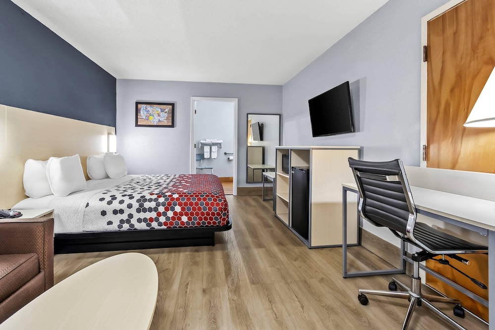 Room, 1 King Bed, Accessible - Photo 1