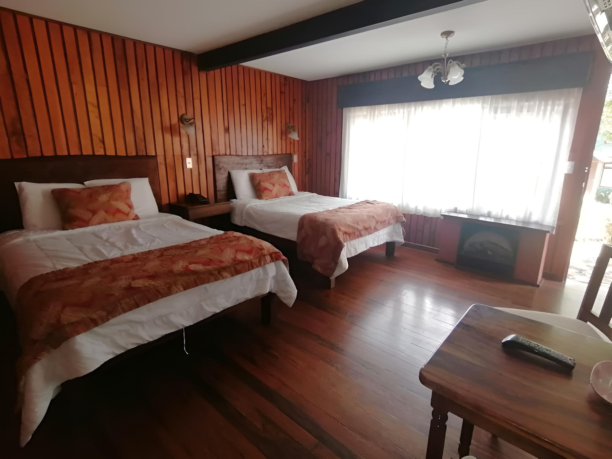Standard Chalet, 2 Double Beds photo 2