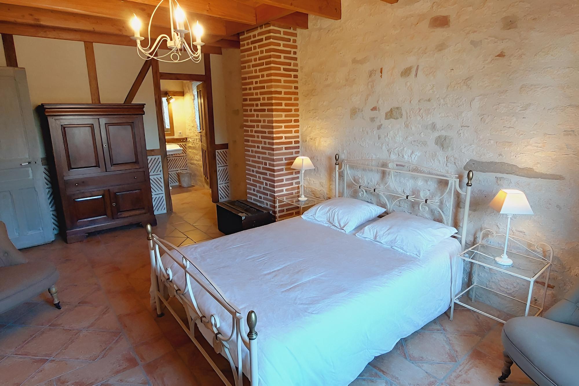 Double Room - Photo 3
