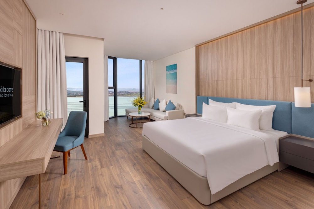 Deluxe Bay View King photo 1