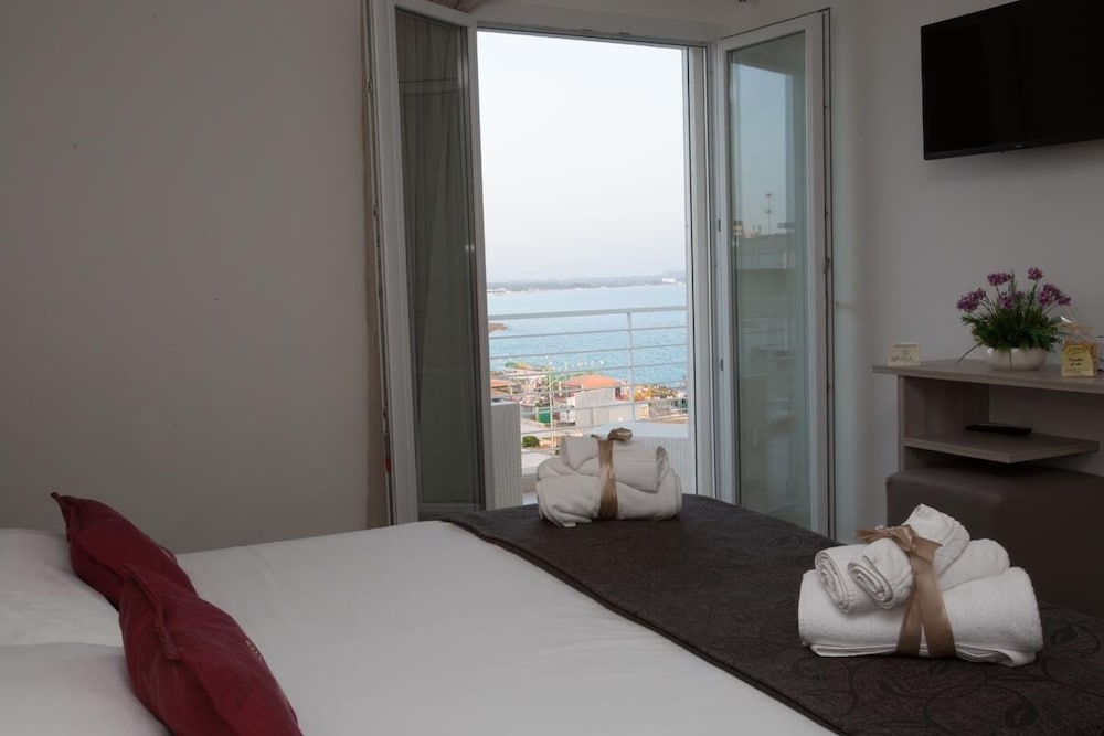 Deluxe Double Room, Terrace photo 3