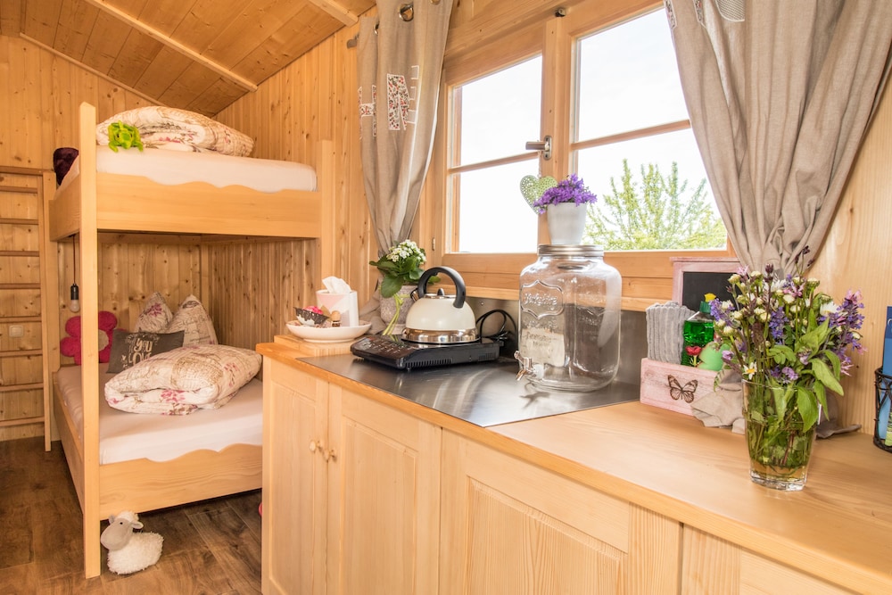 Mobile Home (Schäferwagen-Häusle (4 bunk beds)) photo 3