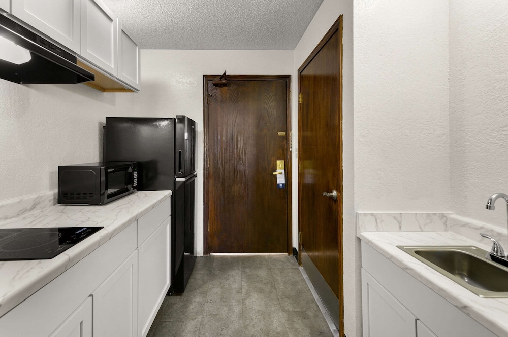 Room, 2 Queen Beds - Photo 6