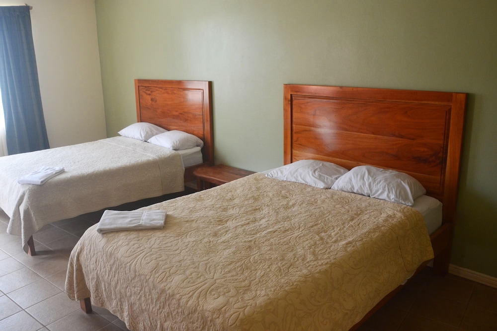 Deluxe Room, 2 Queen Beds, Garden View, Tower photo 3