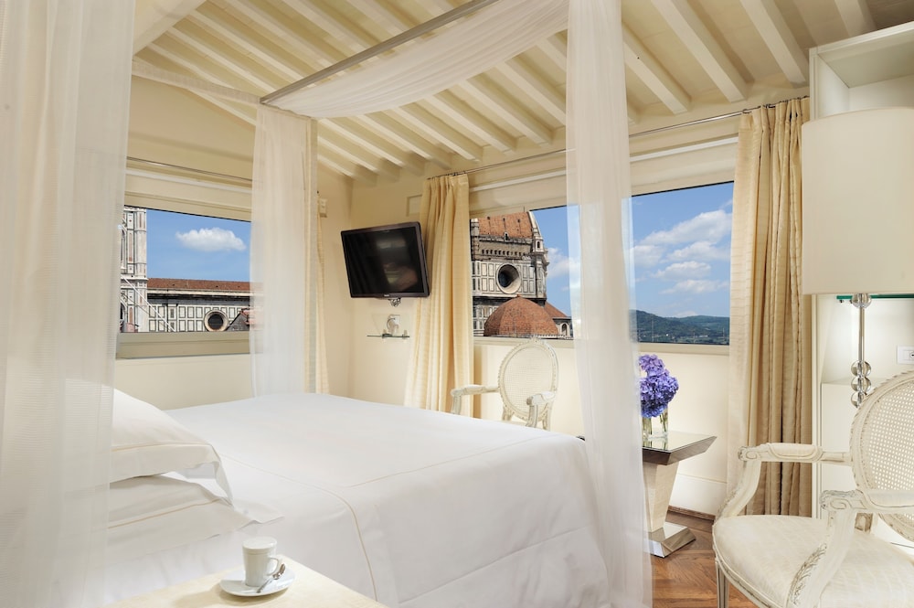 Luxury Suite, City View - Photo 1