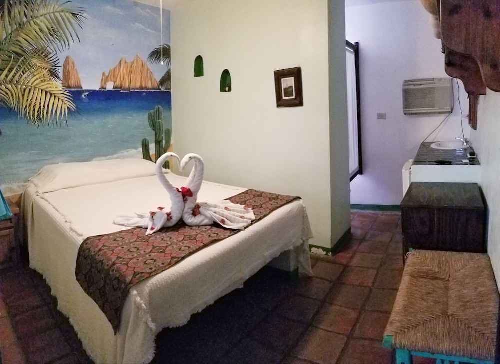 Standard Room, 1 Queen Bed - Photo 2