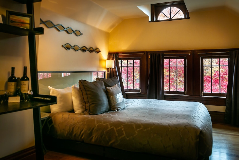 View from the top King - Bathtub only