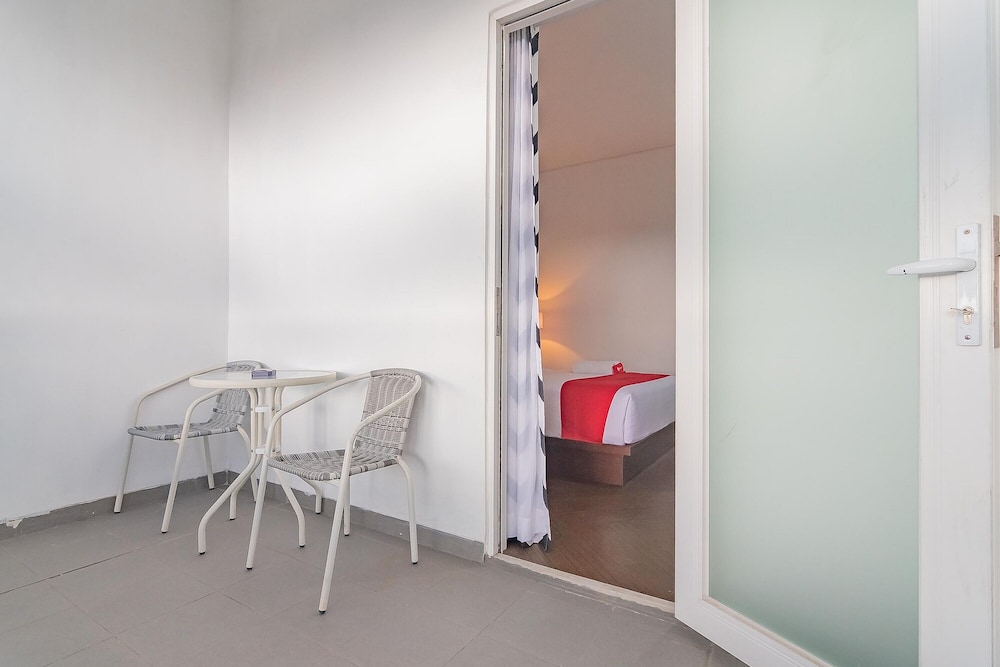 Suite (Reddoorz) - Photo 3